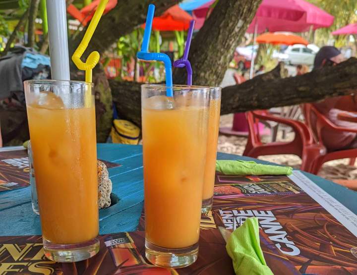 Notre bar à cocktails pour un apéritif face à la mer.